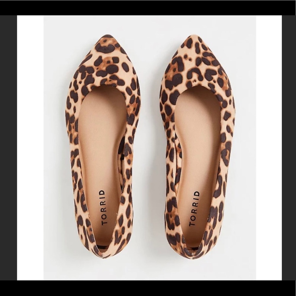 🥿NWT TORRID SUEDE FLATS SIZE 7W🥿